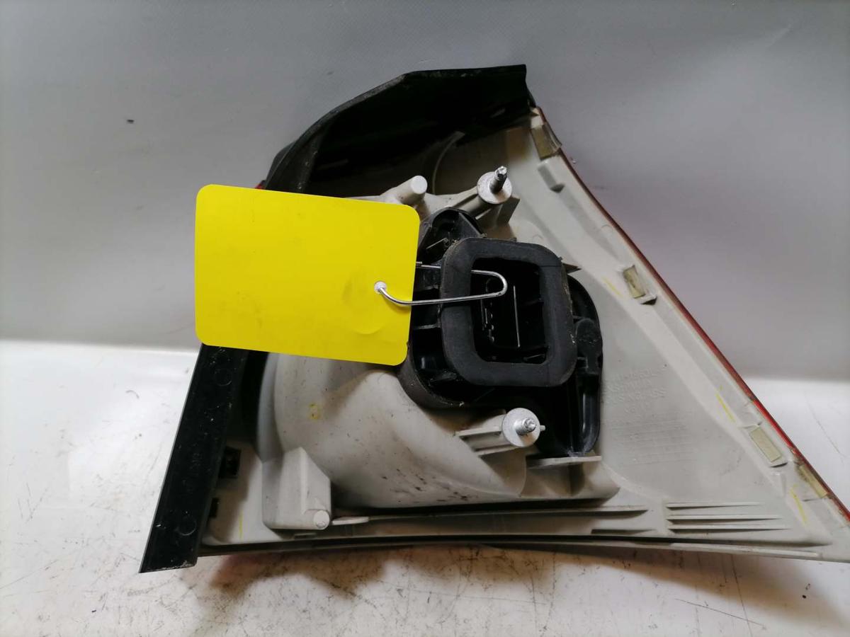 VW Golf 5 original R&uuml;cklicht R&uuml;ckleuchte Heckleuchte au&szlig;en links Flie&szlig;heck BJ04